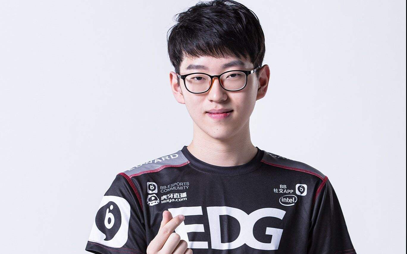 开云-T1鏖战EDG，Jankos极限生还后反打鏖战多局四强赛，引爆全场热议