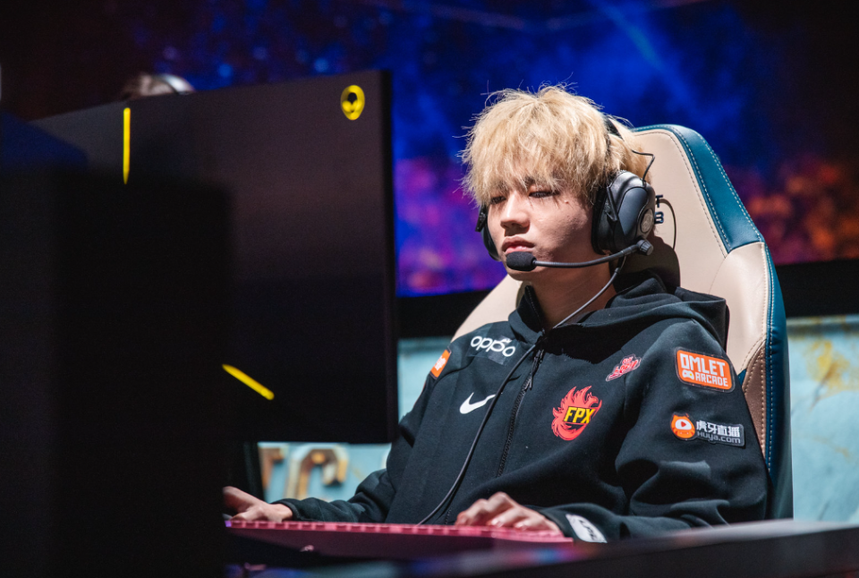 开云APP-TL力克SHR，Keria完成史诗逆转激烈交锋小组赛，留下经典瞬间的简单介绍