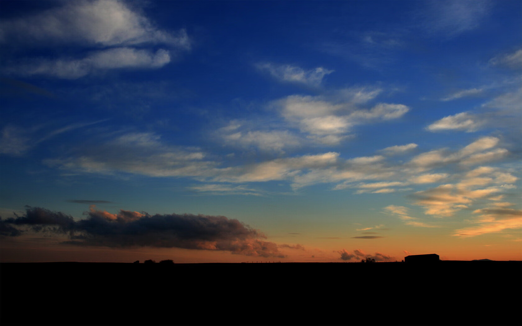 欧冠决赛焦点战，国王队爆冷淘汰深圳队，续写黑马传奇